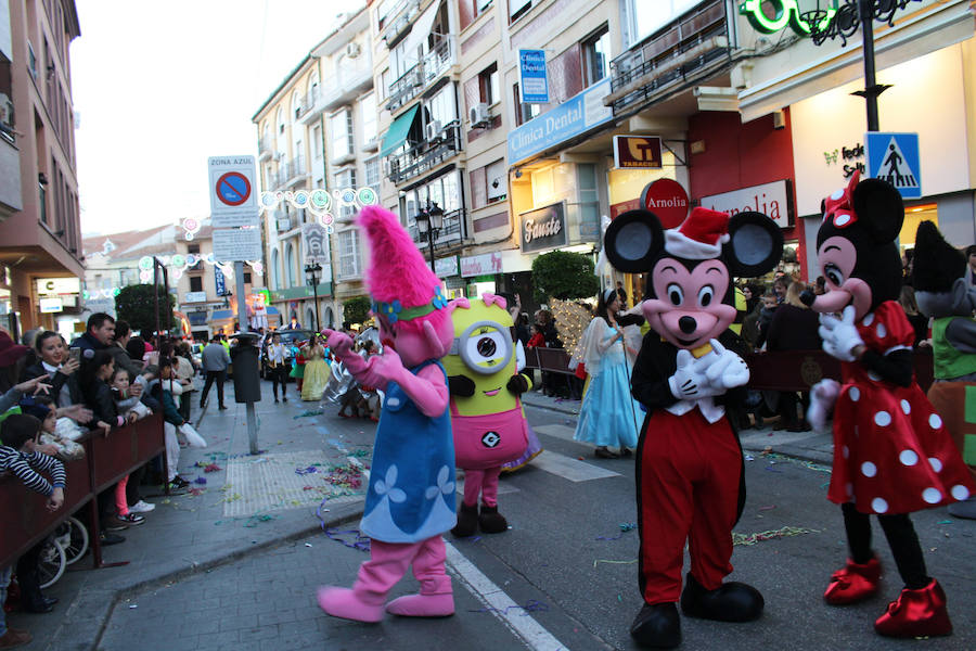 Nerja, Torrox, Rincón de la Victoria y Vélez viven la ilusión del desfile de los Reyes Magos.