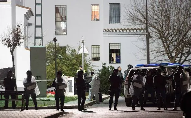 Despliegue de la Guardia Civil tras la reyerta en la Fuensanta.