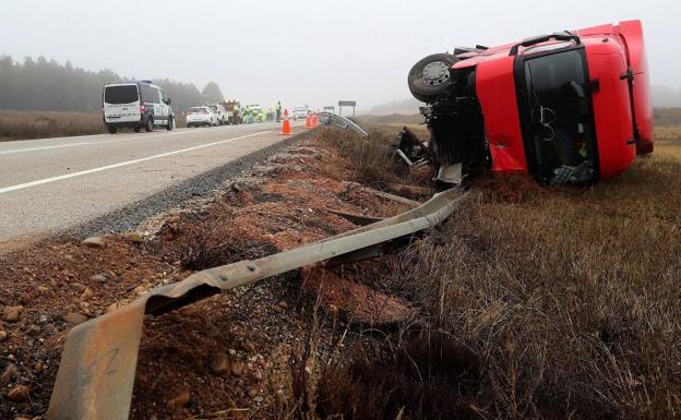 Uno de los vehículos implicados en un accidente en Calatañazor (Soria).