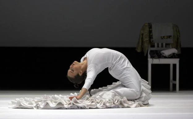 La bailaora malagueña Rocío Molina, ayer en el Teatro Cervantes.