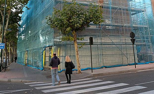 Obras de rehabilitación en un edificio de viviendas.