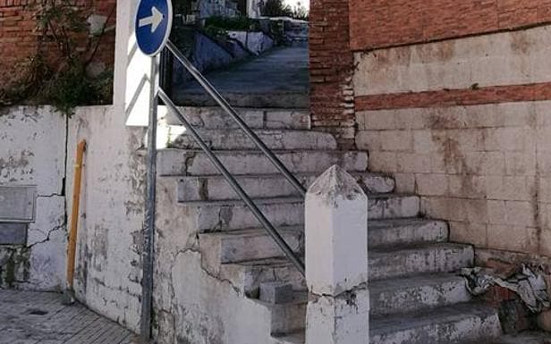 Escaleras de acceso al pasaje.