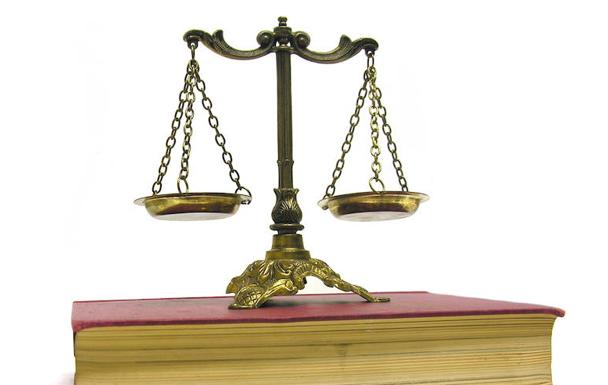 Un juez libra de todas sus deudas a un matrimonio con tres hijos que perdió su trabajo
