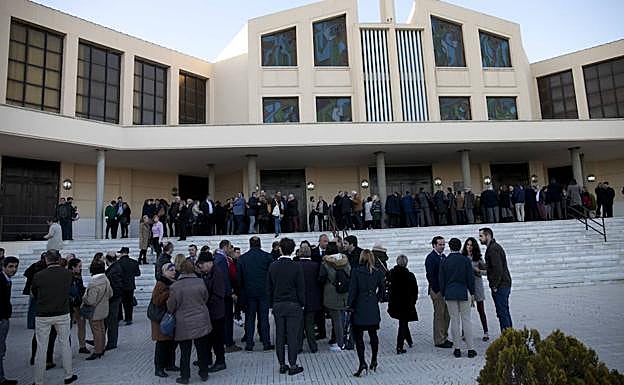 Numerosas personas acudieron a dar el último adios a Antonio Garrido. 