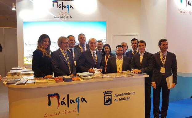 Representantes del Ayuntamiento de Málaga, hoy en Fitur. 