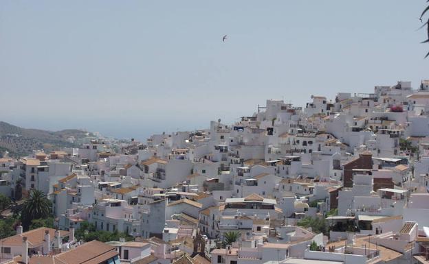 Casco antiguo de Torrox con el Mediterráneo como telón de fondo.