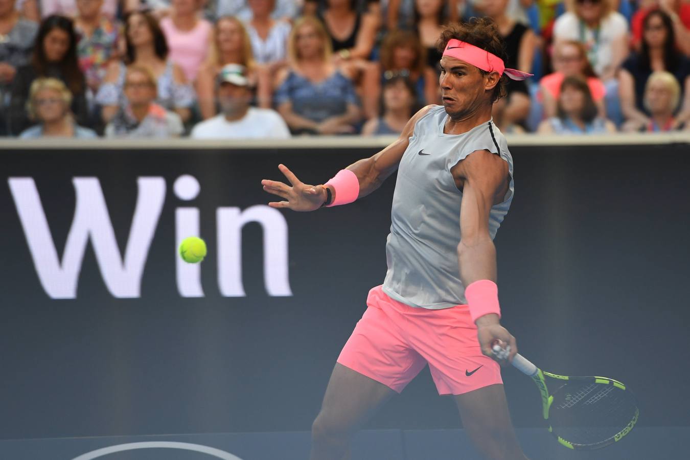 LAs mejores imágenes del partido de tercera ronda del Open de Australia entre Rafa Nadal y Damir Dzumhur.