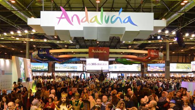 El pabellón 5 de Ifema, dedicado íntegramente a la promoción de Andalucía, volvió a llenarse de público en la última jornada de Fitur.