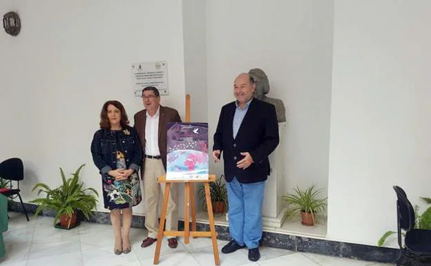Mariluz Reguero, Antonio Moreno y Antonio Garrido, en una imagen de archivo en la sede de la Fundación María Zambrano en Vélez.