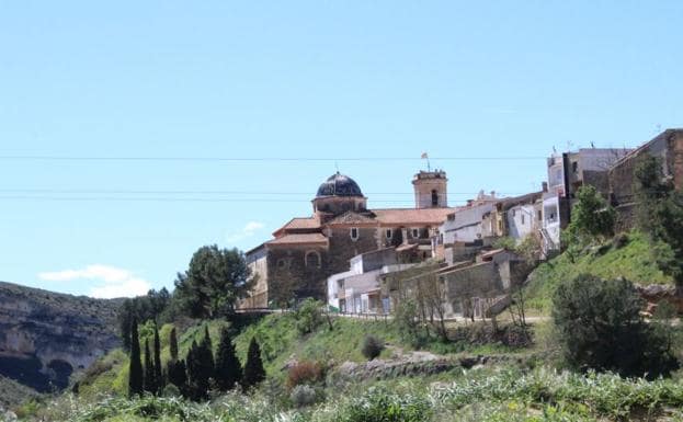 Vista general del municipio Les Coves de Vinromà (Castellón), que avisa por megafonía de intrusos con el ‘El vuelo del moscardón’ de Rimsky-Korsakov . 