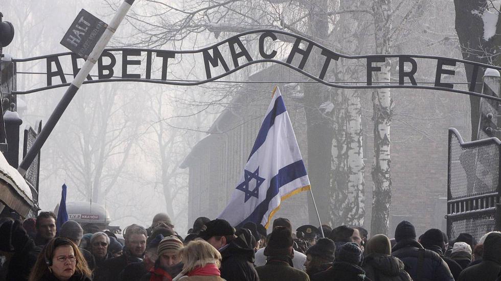 ‘Arbeit macht frei’ a la entrada 