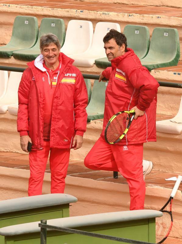 Sergi Bruguera prepara a los jugadores que competirán en el Club de Tenis Puente Romano