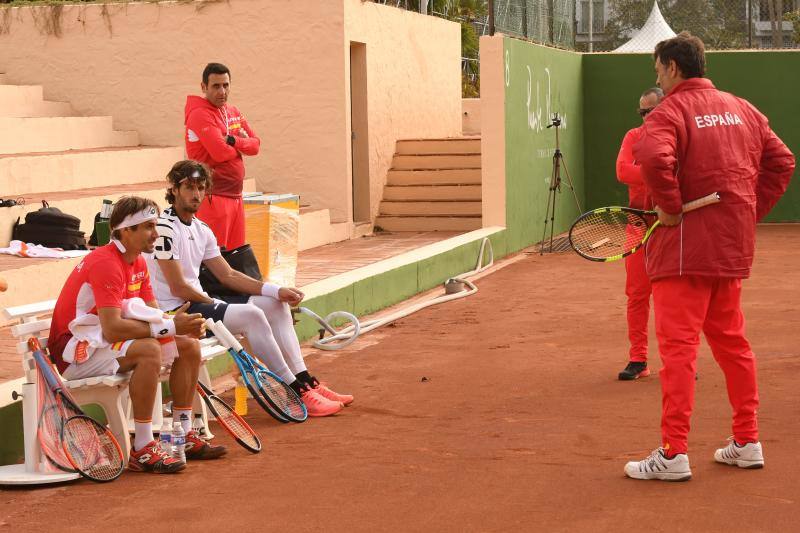 Sergi Bruguera prepara a los jugadores que competirán en el Club de Tenis Puente Romano