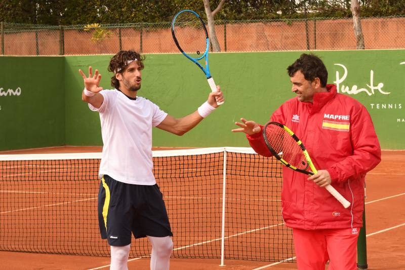 Sergi Bruguera prepara a los jugadores que competirán en el Club de Tenis Puente Romano