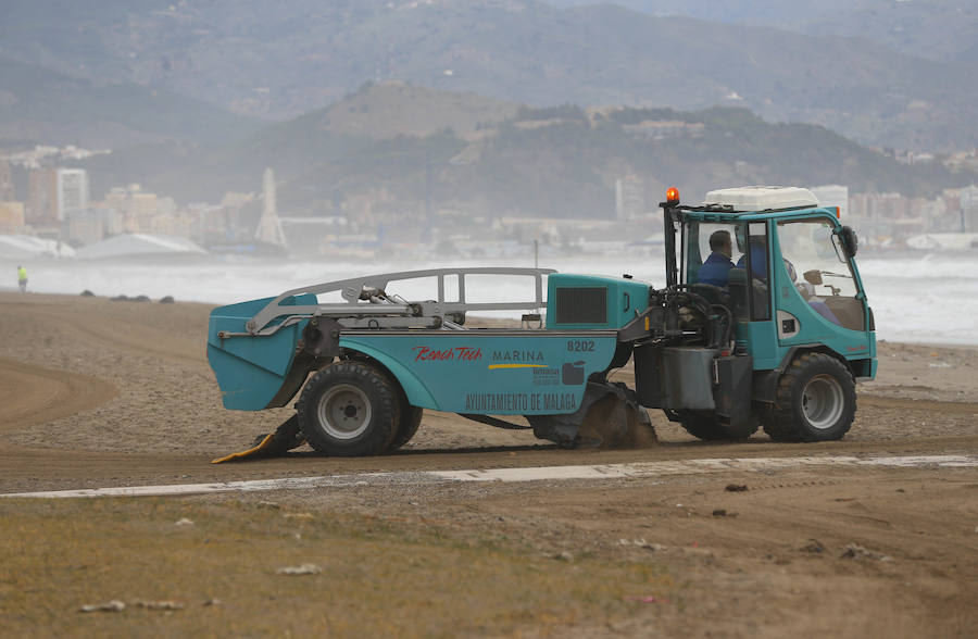 Los problemas en las playas de Málaga por el temporal se concentran en la franja entre el chiringuito Pedro Gutiérrez y la estatua de la Palera, que tiene que estabilizar la Autoridad Portuaria.