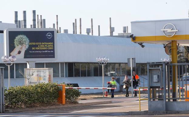 Entrada de la factoría de Opel en Figueruelas. 