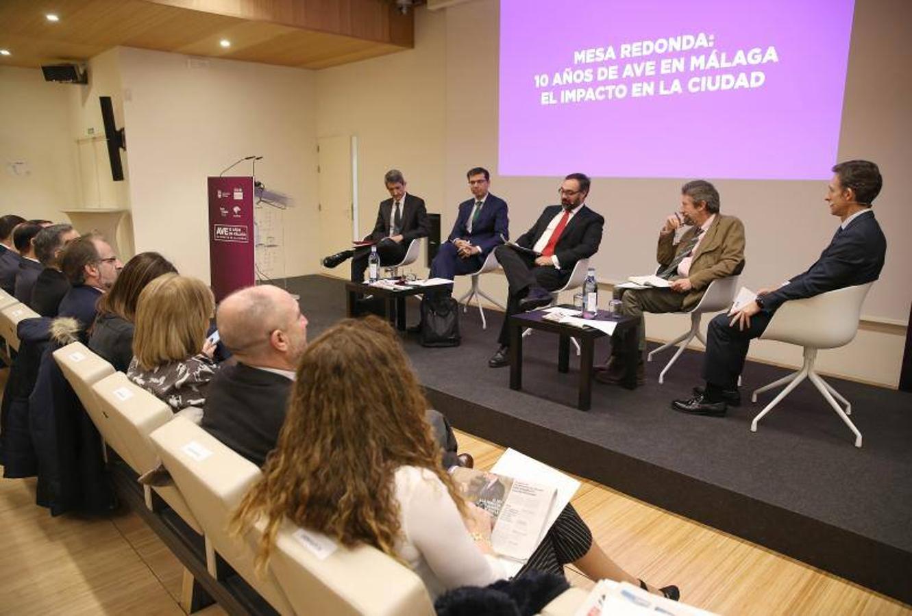Fotos del Foro SUR sobre los diez años del AVE en Málaga