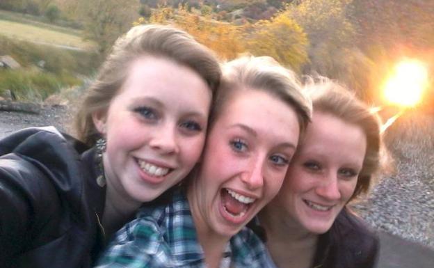 Sorprendidas por el tren. Essa Ricker, Kelsea y Savanna Webster. En octubre de 2011 se apostaron en Utah junto a la vía de un tren que se aproximaba. El ruido de la locomotora les impidió oír el pitido de otra que circulaba por una vía paralela. Las dos hermanas y su amiga murieron atrapadas por la turbulencia de los dos trenes al cruzarse.