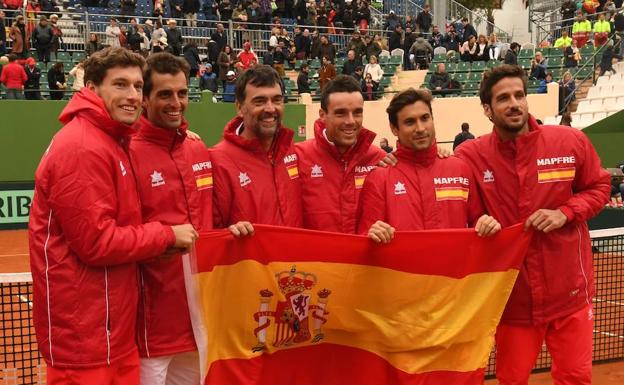 España, a cuartos de final de la Copa Davis no sin sufrir 