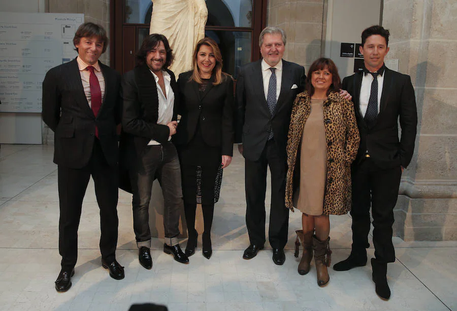 El ministro de Educación, Cultura y Deporte, Íñigo Méndez de Vigo, ha ofrecido una cena en honor de los galardonados con las Medallas de Oro al Mérito en las Bellas Artes en el Museo de Málaga como acto previo a la entrega que tendrá lugar este martes en el Centro Pompidou.