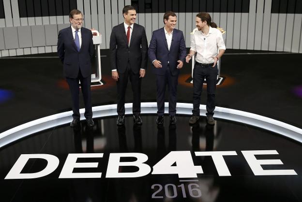 Rajoy, junto a los líderes del PSOE, Ciudadanos y Unidos Podemos en junio de 2016, antes del debate televisivo por el 26-J. reuters