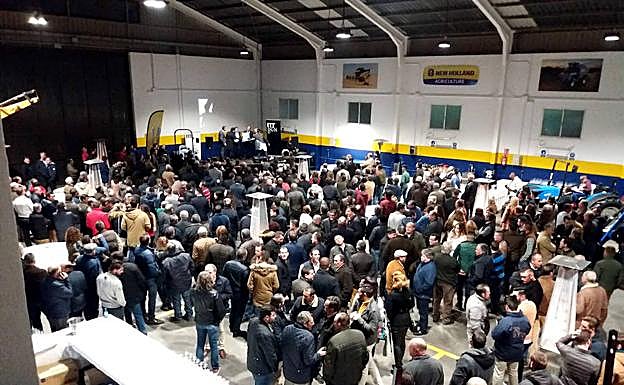 Más de 300 personas asistieron al evento de inauguración.