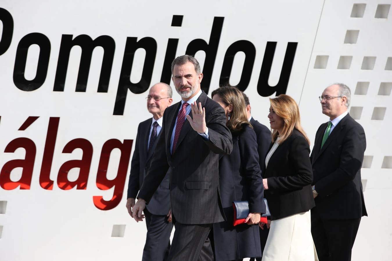 Don Felipe y Doña Letizia presiden la ceremonia en el Pompidou