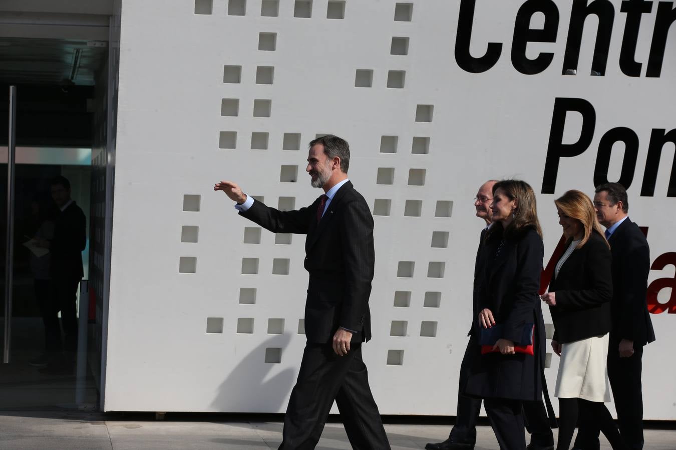 Don Felipe y Doña Letizia presiden la ceremonia en el Pompidou