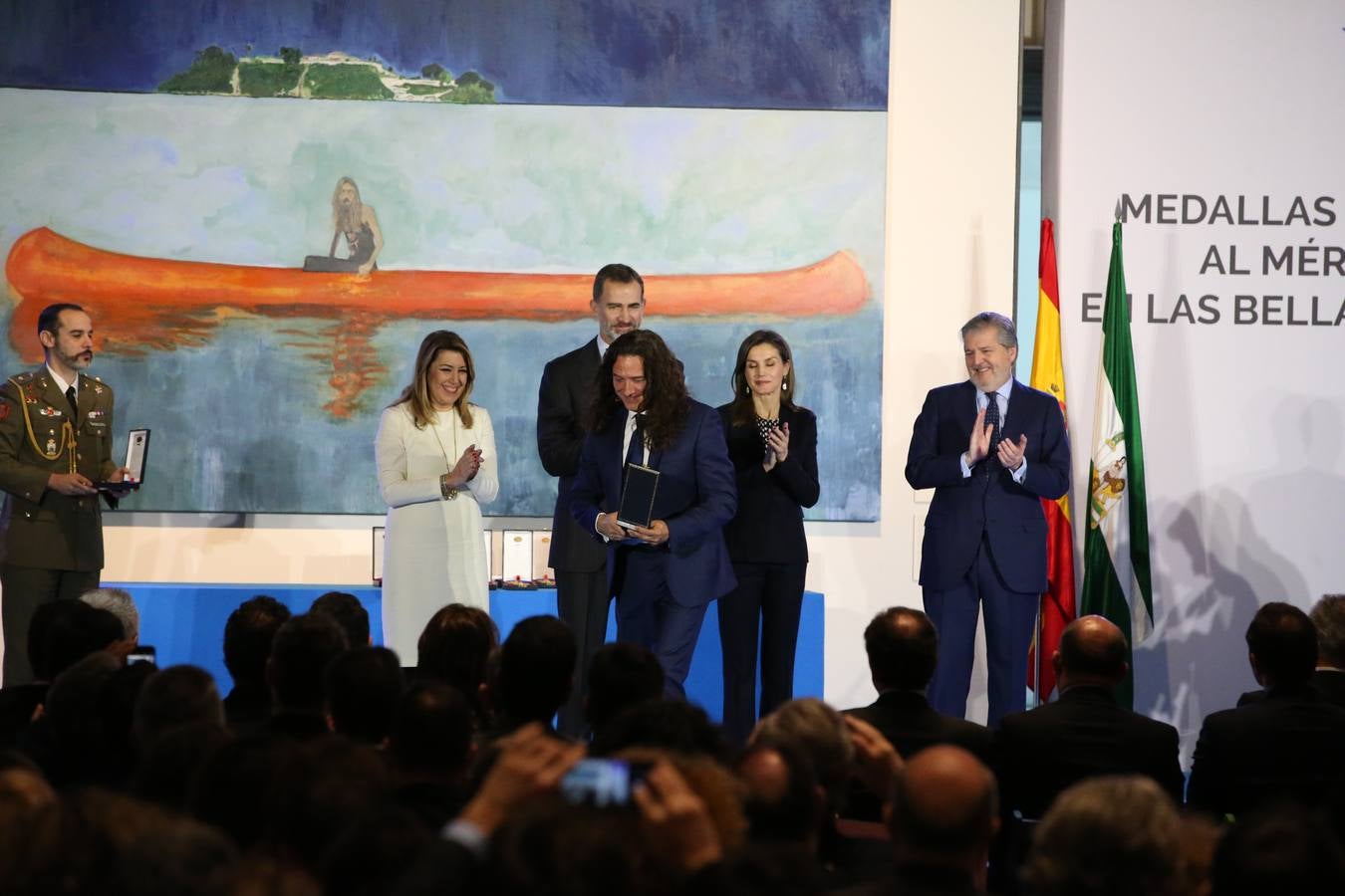 Don Felipe y Doña Letizia presiden la ceremonia en el Pompidou
