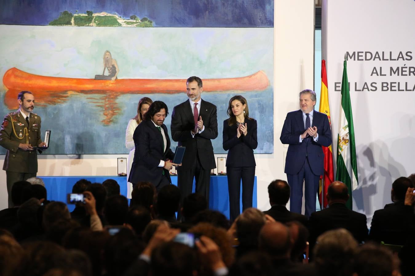 Don Felipe y Doña Letizia presiden la ceremonia en el Pompidou