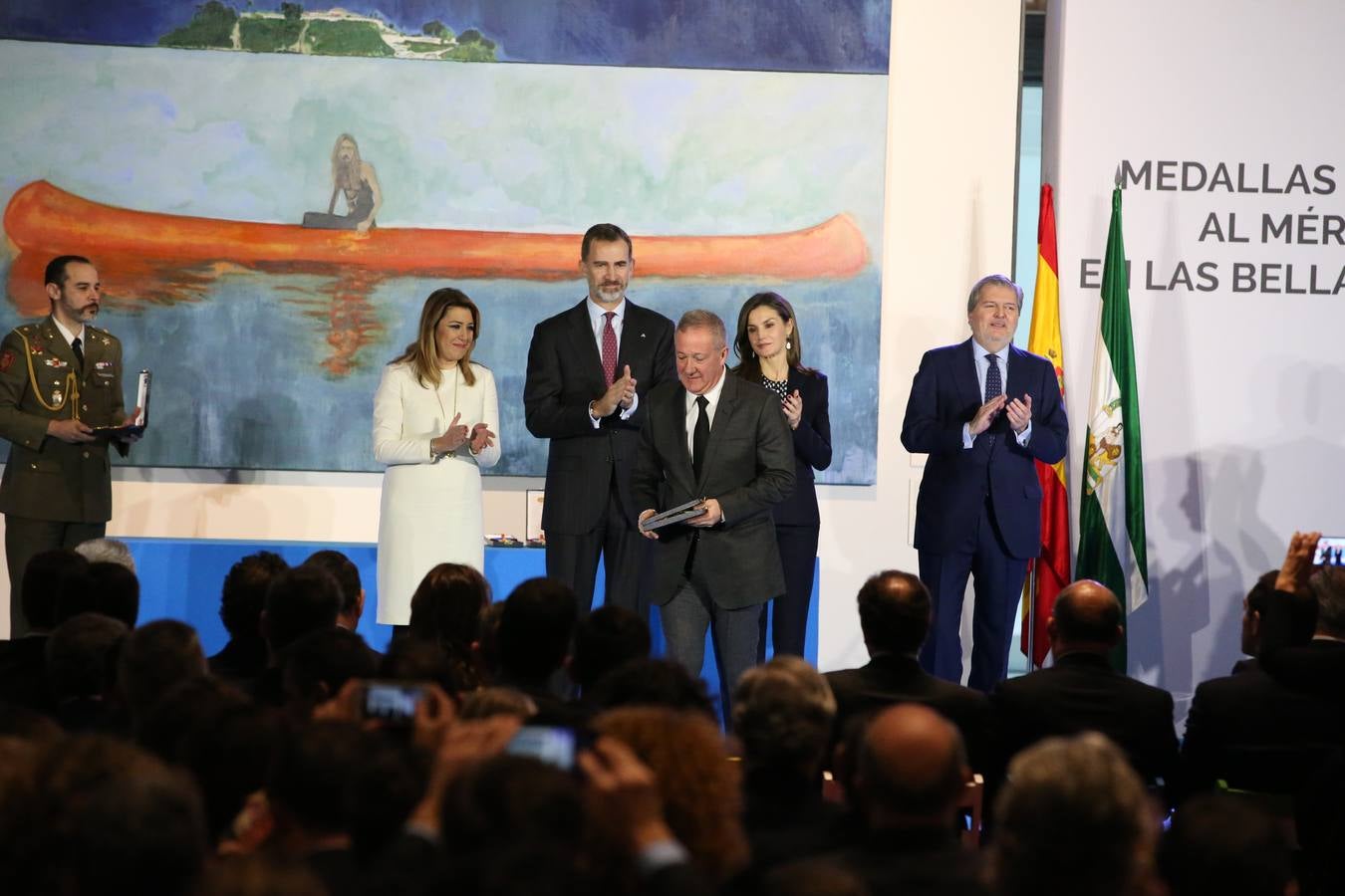Don Felipe y Doña Letizia presiden la ceremonia en el Pompidou