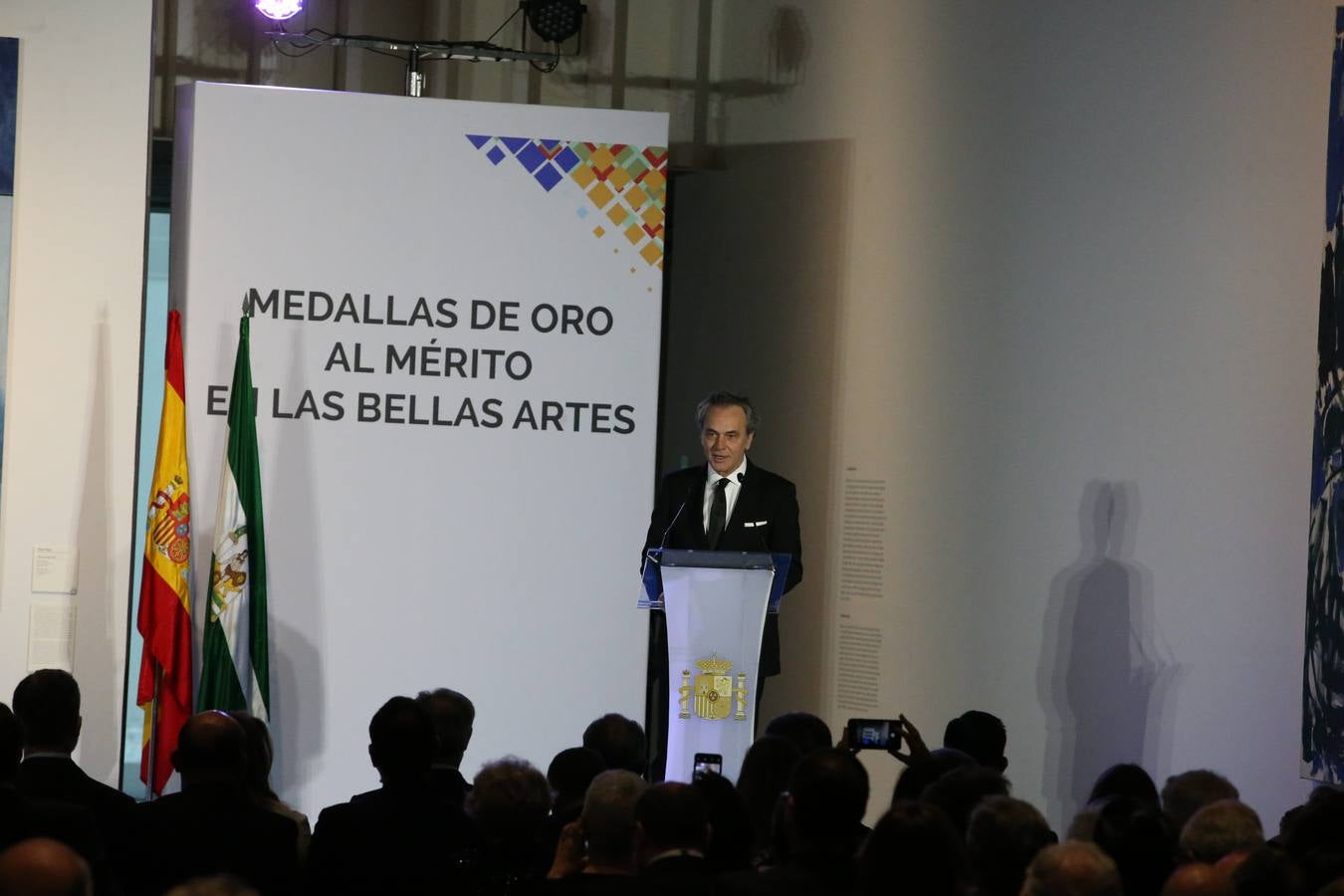 Don Felipe y Doña Letizia presiden la ceremonia en el Pompidou