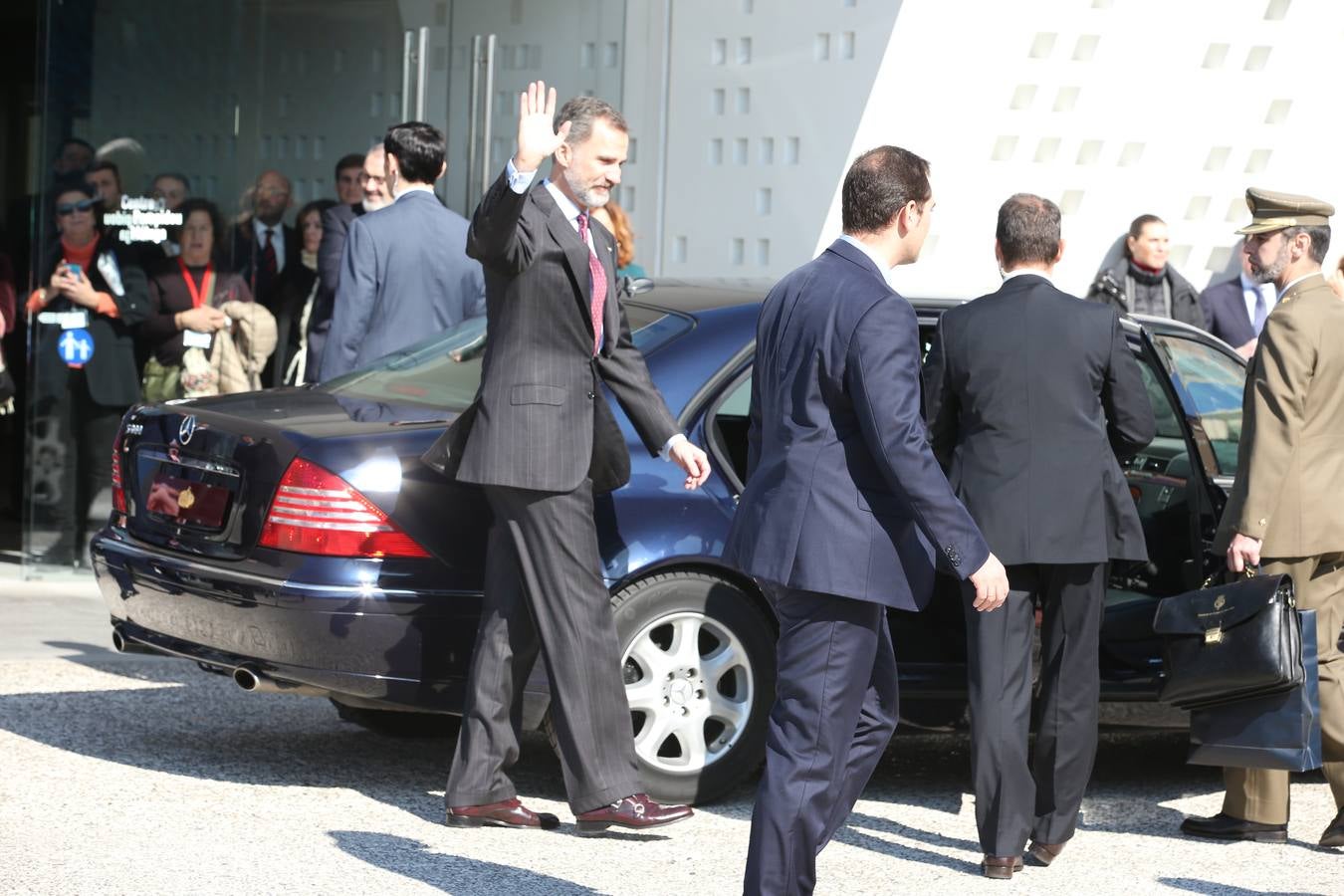 Don Felipe y Doña Letizia presiden la ceremonia en el Pompidou