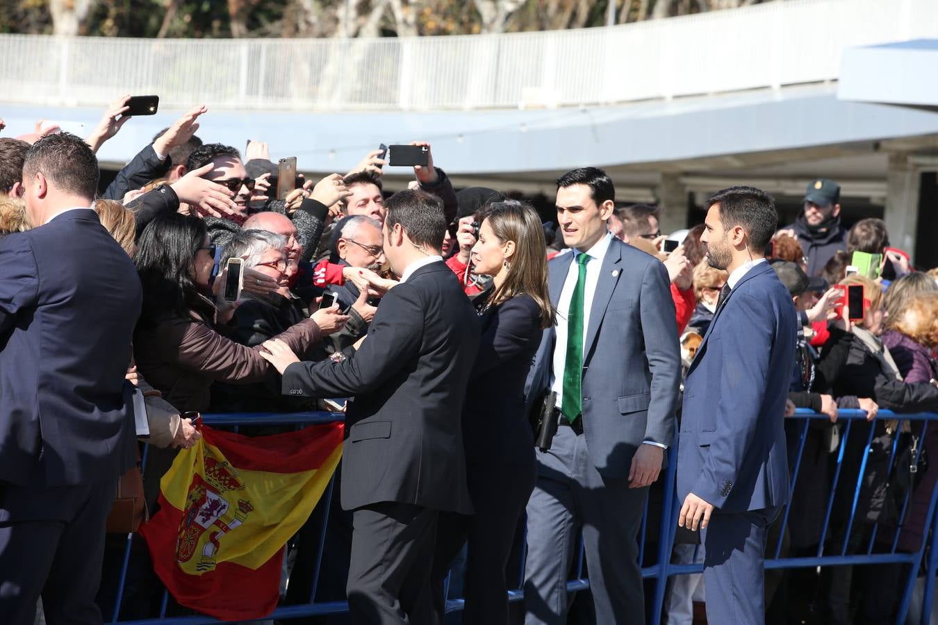 Don Felipe y Doña Letizia presiden la ceremonia en el Pompidou