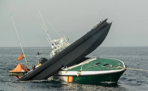 Embarcación de la Guardia Civil abordada por una lancha de narcos.