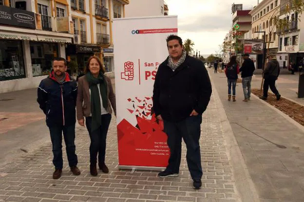 García, con sus compañeros de partido en Marqués del Duero. 