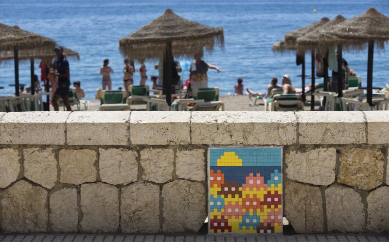 El artista llena la capital de mosaicos