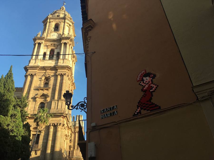 El artista llena la capital de mosaicos