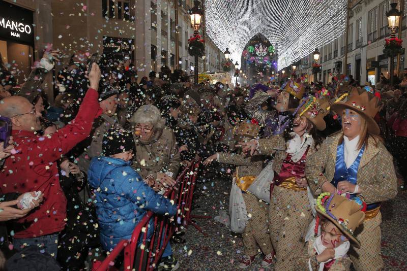 Pasacalles, batalla de las flores y La Final en la Plaza llenan el Centro