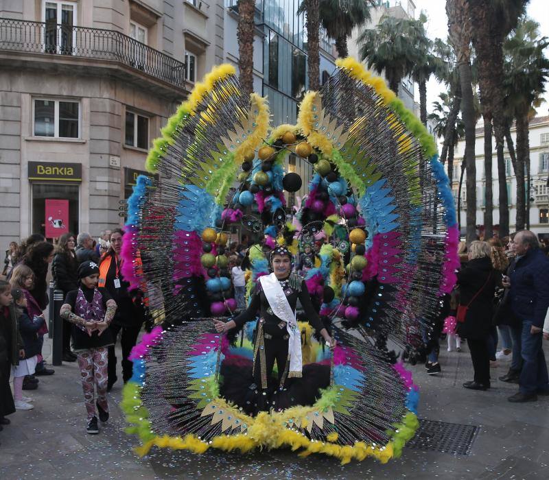 Pasacalles, batalla de las flores y La Final en la Plaza llenan el Centro