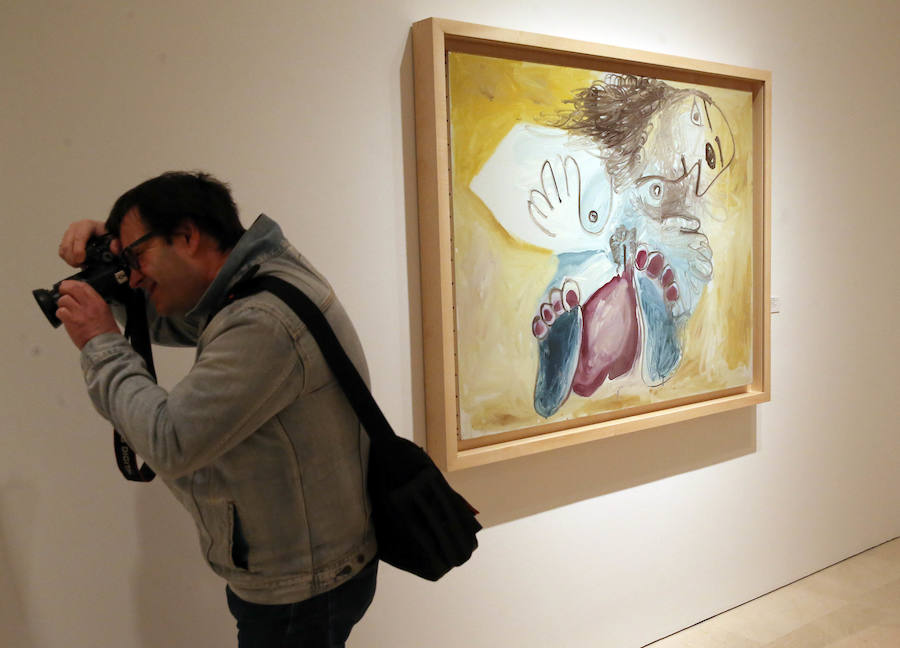 El Museo Picasso Málaga ha inaugurado la exposición 'Y Fellini soñó con Picasso', una muestra de dibujos, películas, fotografías y otros documentos del director de cine italiano que se unen a las esculturas, dibujos y obra gráfica de Picasso.