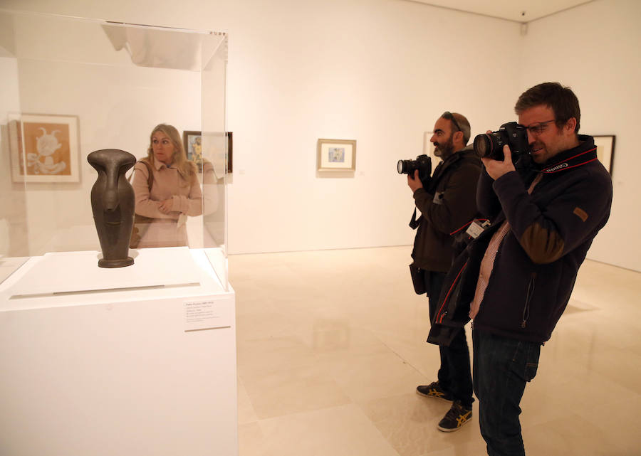 El Museo Picasso Málaga ha inaugurado la exposición 'Y Fellini soñó con Picasso', una muestra de dibujos, películas, fotografías y otros documentos del director de cine italiano que se unen a las esculturas, dibujos y obra gráfica de Picasso.