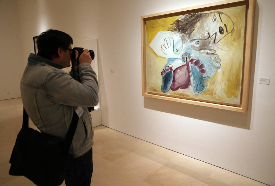 El Museo Picasso Málaga ha inaugurado la exposición 'Y Fellini soñó con Picasso', una muestra de dibujos, películas, fotografías y otros documentos del director de cine italiano que se unen a las esculturas, dibujos y obra gráfica de Picasso.