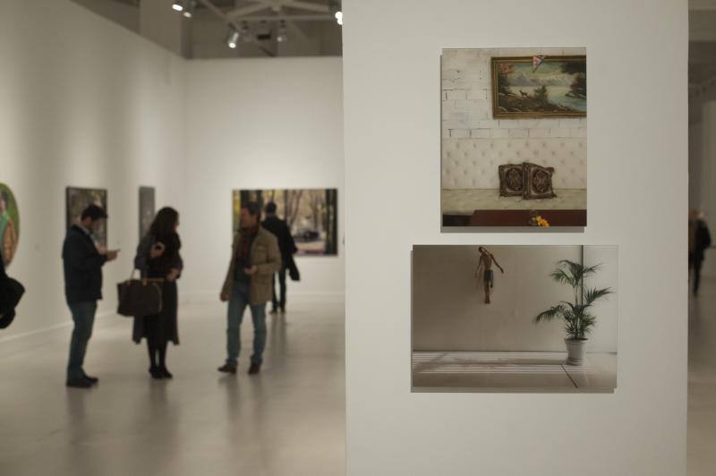 La muestra, es una selección de trabajos de artistas de proximidad que como en las tres ediciones anteriores, tienen a la ciudad de Málaga como referencia. Está compuesta por 50 obras de 33 artistas diferentes, entre esculturas, vídeos y fotografías.