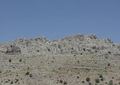 Imagen secundaria 1 - Desde el camino se podrá ver en lontananza Pujerra | Vista de Los Riscos de Cartajima y Júzcar | Cartajima es el pueblo más alto de la Serranía de Ronda