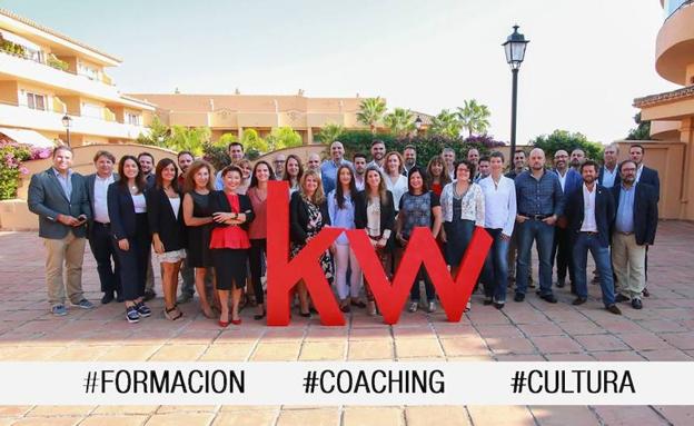 Parte del equipo de profesionales de KW Marbella.