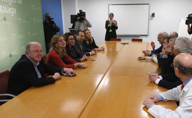 Reunión de trabajo celebrada ayer en el pabellón de gobierno de Carlos Haya. 