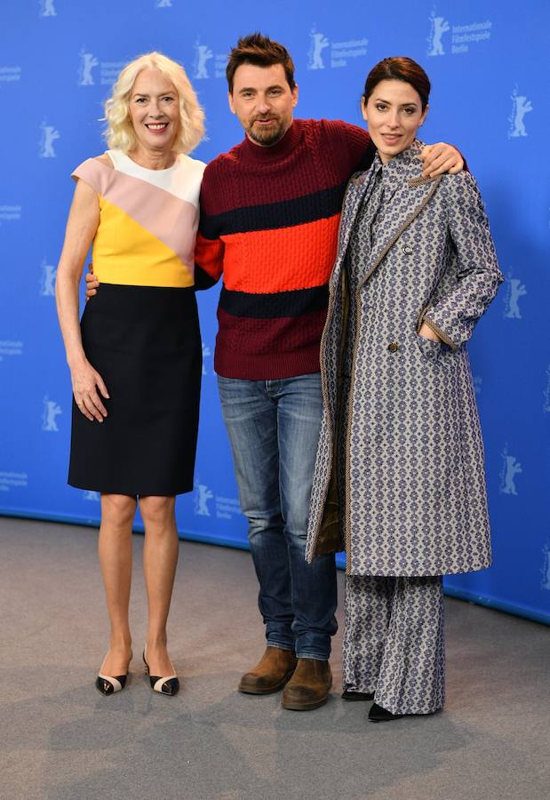 El director malagueño posó con las actrices Bárbara Lennie y Susi Sánchez