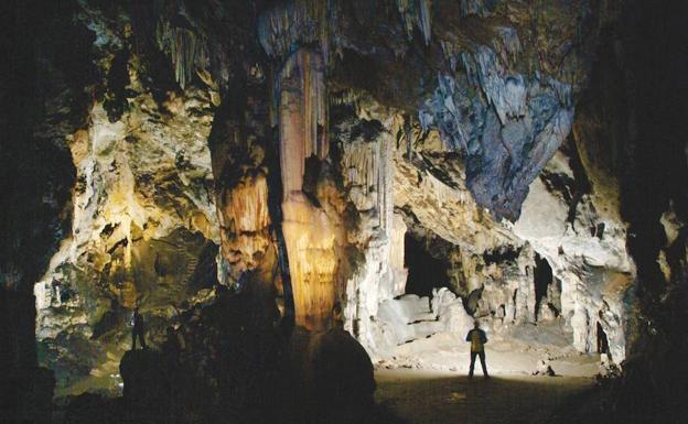 Interior de la Cueva de Ardales.