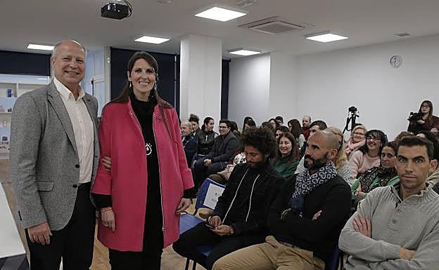 Javier Imbroda y Nena García Paine, ayer en Medac. 